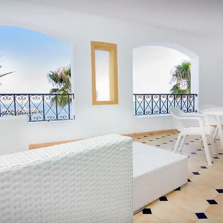 Park Plaza Aparthotel 4*