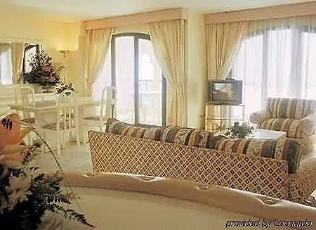 Park Plaza Aparthotel 4*