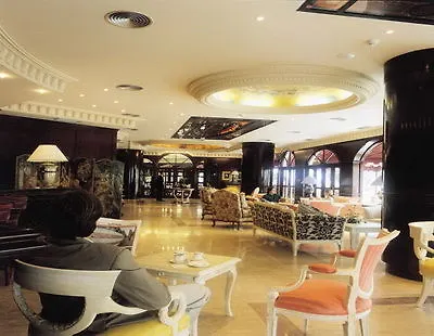 公园广场套房公寓酒店 4* 马尔韦利亚