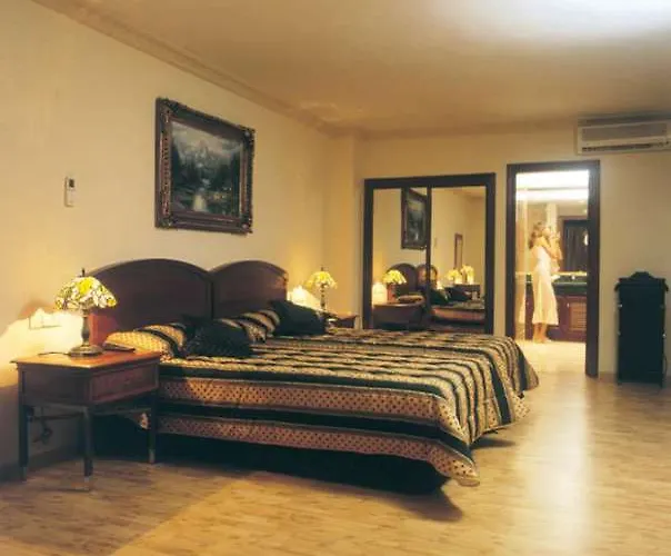 Apart-hotel Park Plaza 4*